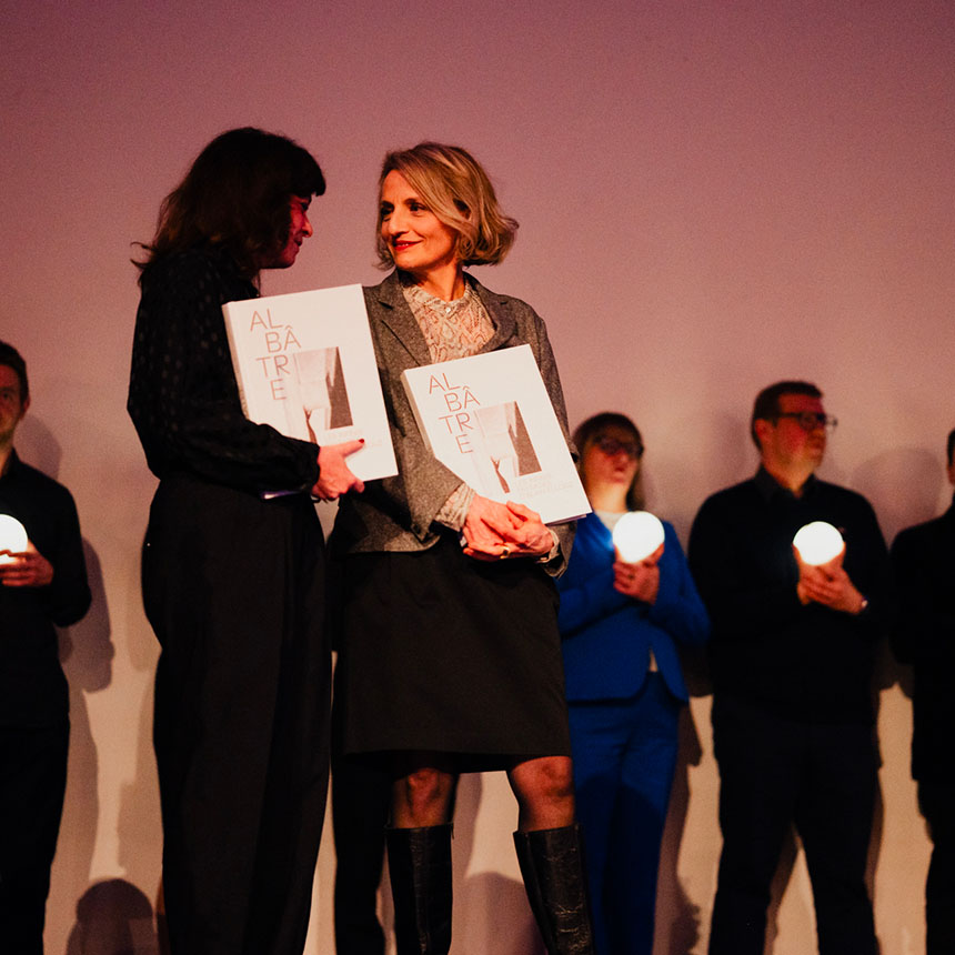 Un livre qui dévoile un regard inédit sur l&rsquo;albâtre.